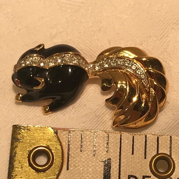 VINTAGE D'ORLAN SKUNK BLACK ENAMEL CRYSTAL BROOCH - Picture 11 of 11